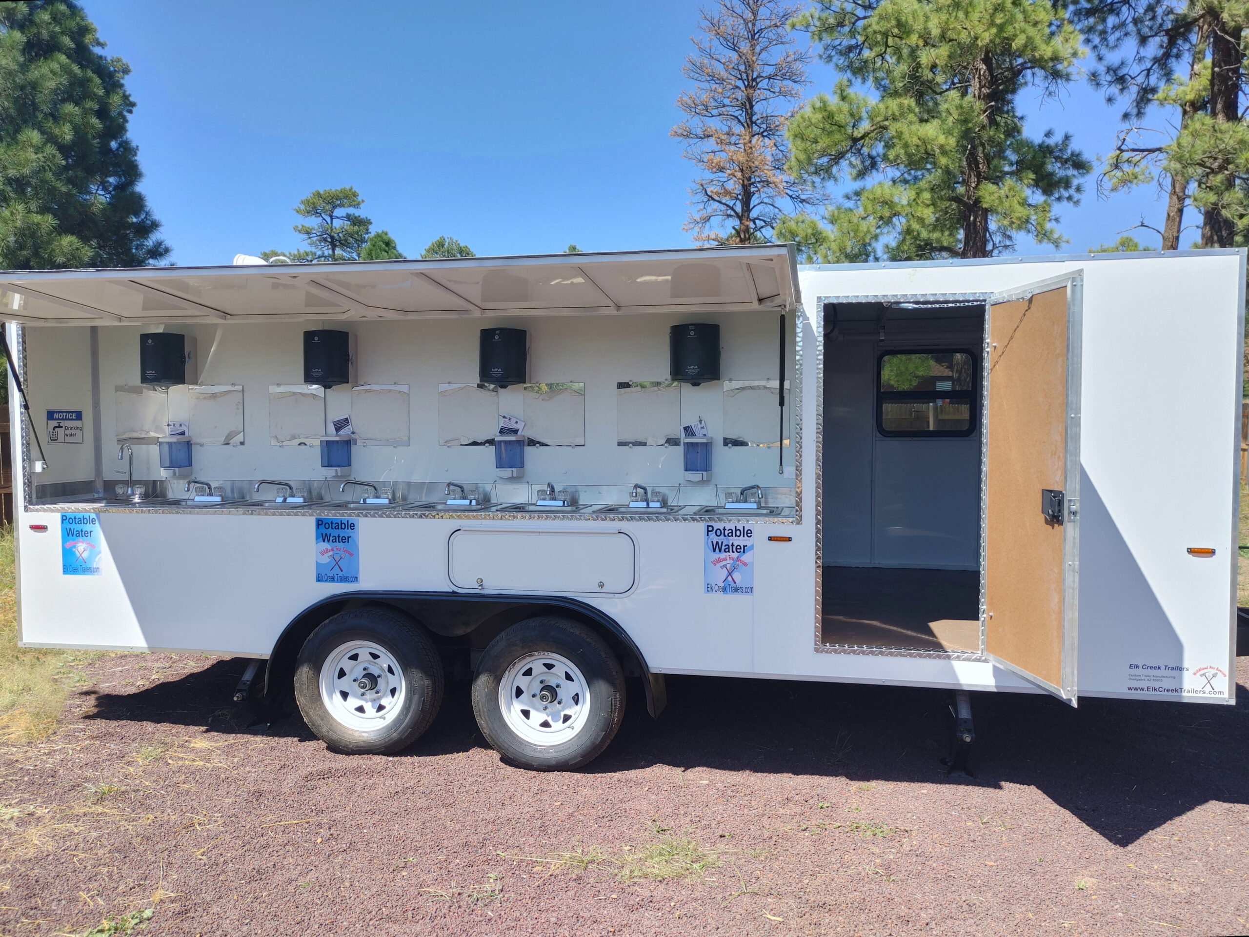 Side view of a 16 sink trailer with stainless steel sinks.
