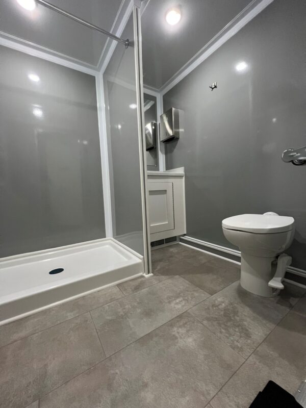 1-Stall Restroom & Shower Trailer