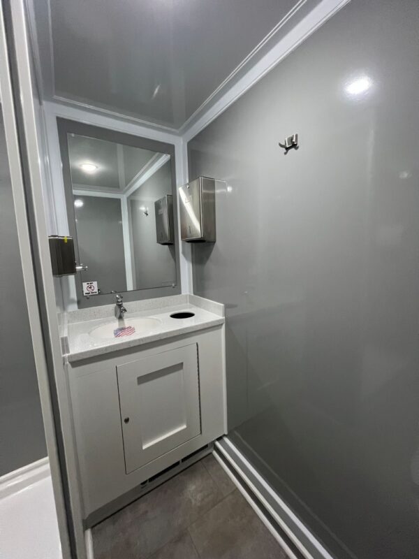 1-Stall Restroom & Shower Trailer