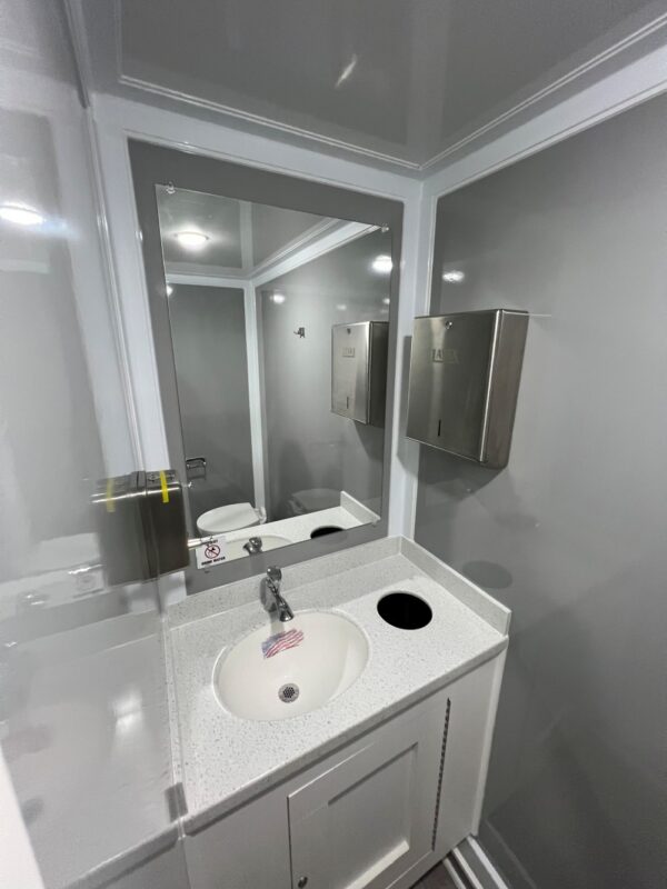 1-Stall Restroom & Shower Trailer