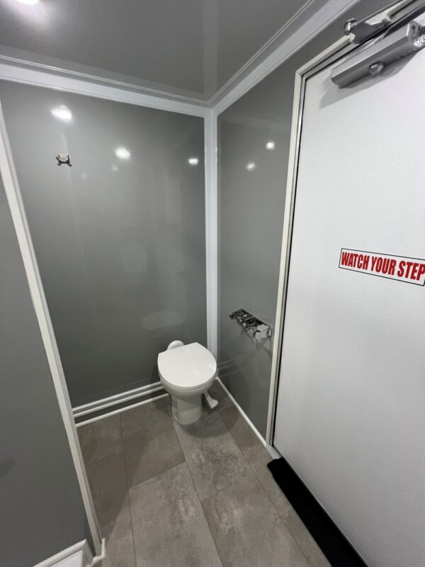 1-Stall Restroom & Shower Trailer
