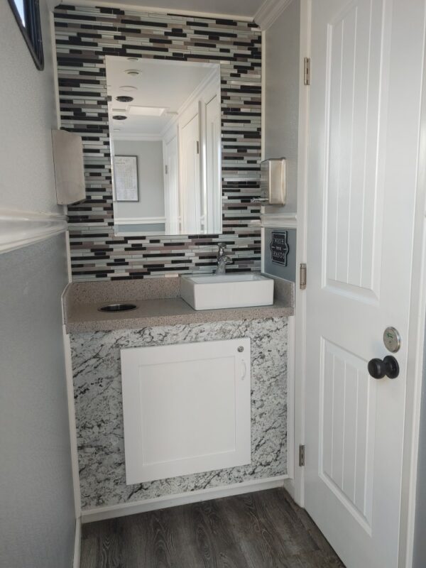 Slightly Used 2023-ECT 6 Station Shared Entry Luxury Restroom Trailer 16' x 7.6'