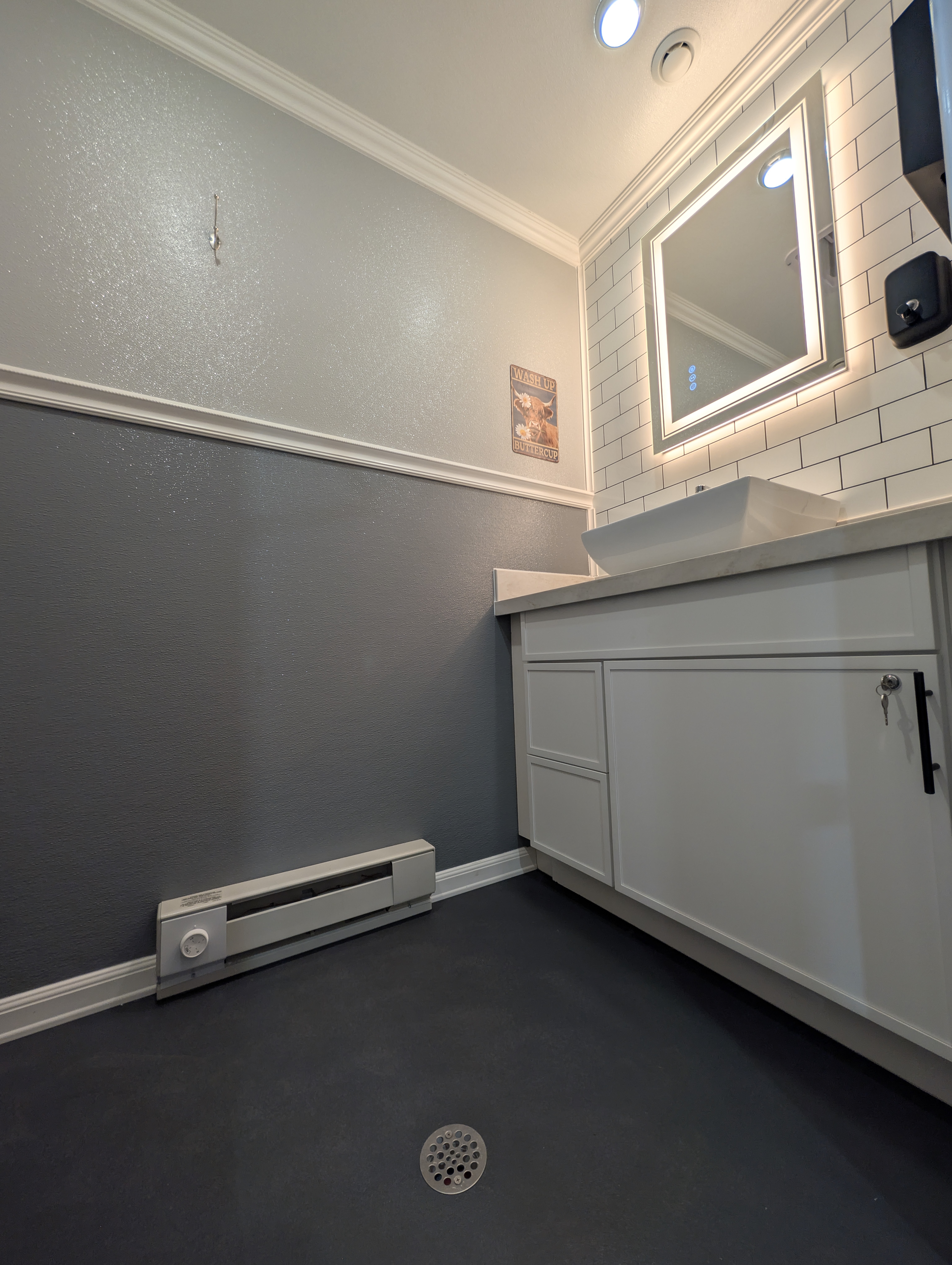 4-Stall Large Compact Luxury Restroom Trailer