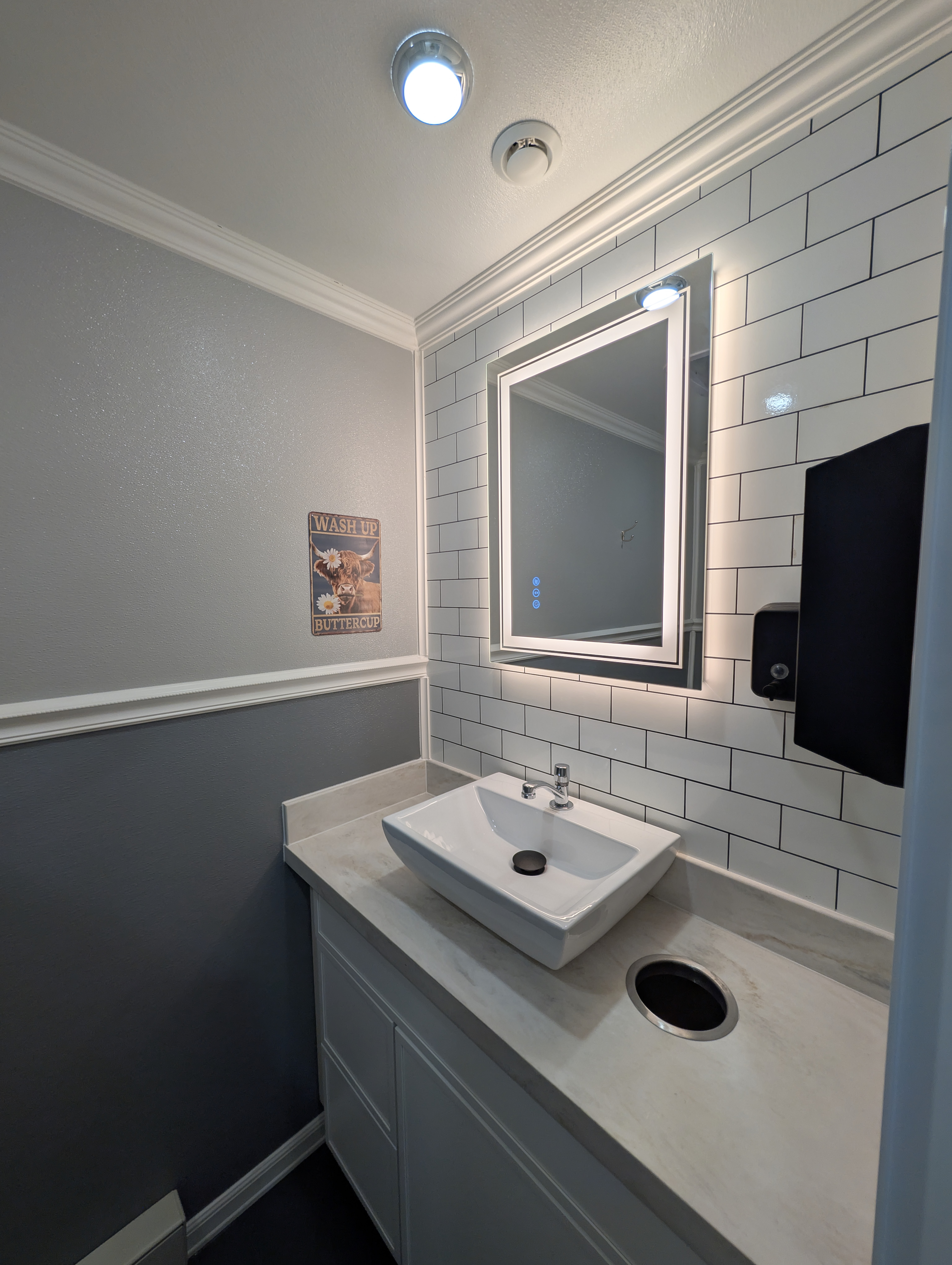 4-Stall Large Compact Luxury Restroom Trailer