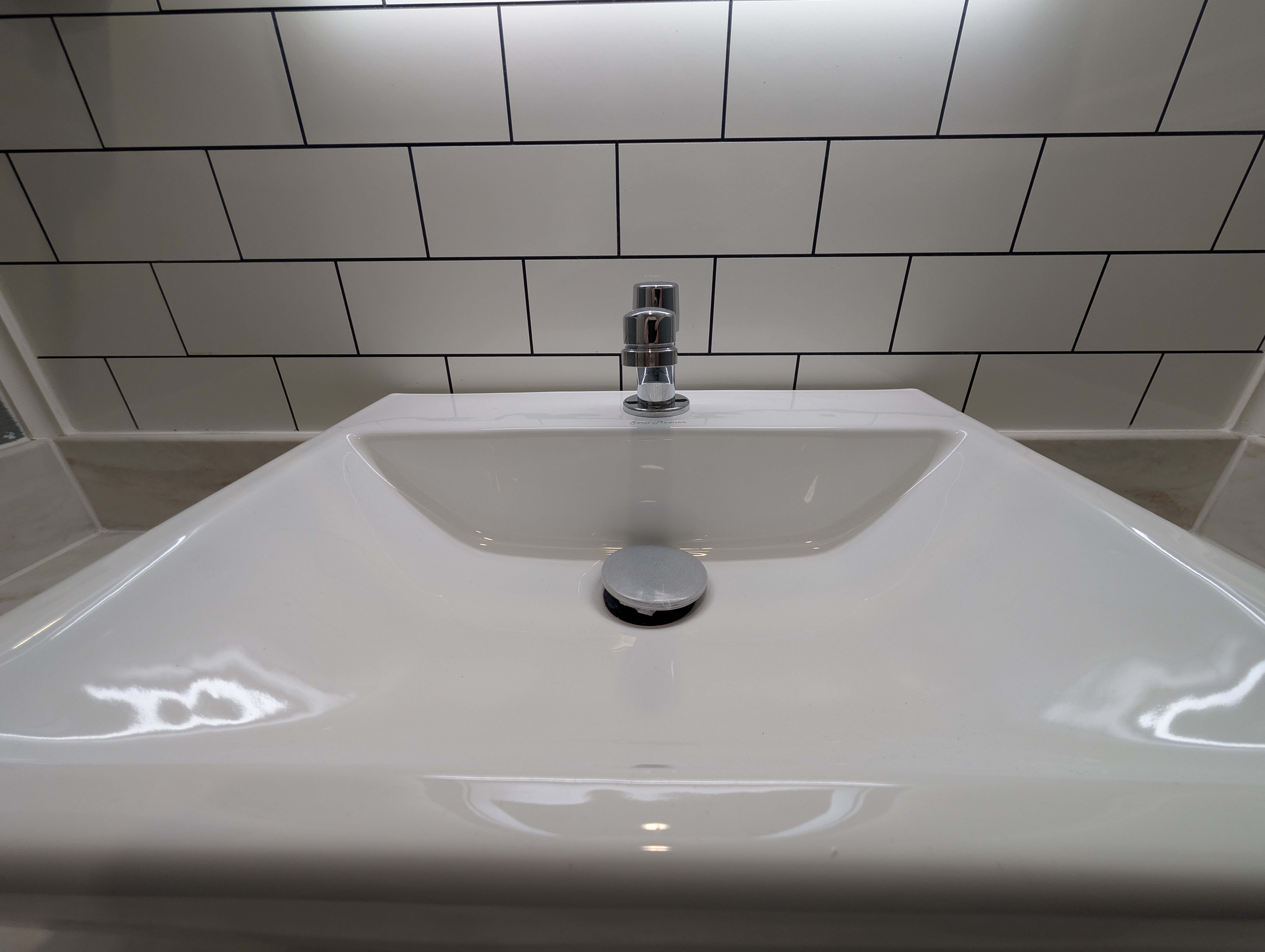 4-Stall Large Compact Luxury Restroom Trailer