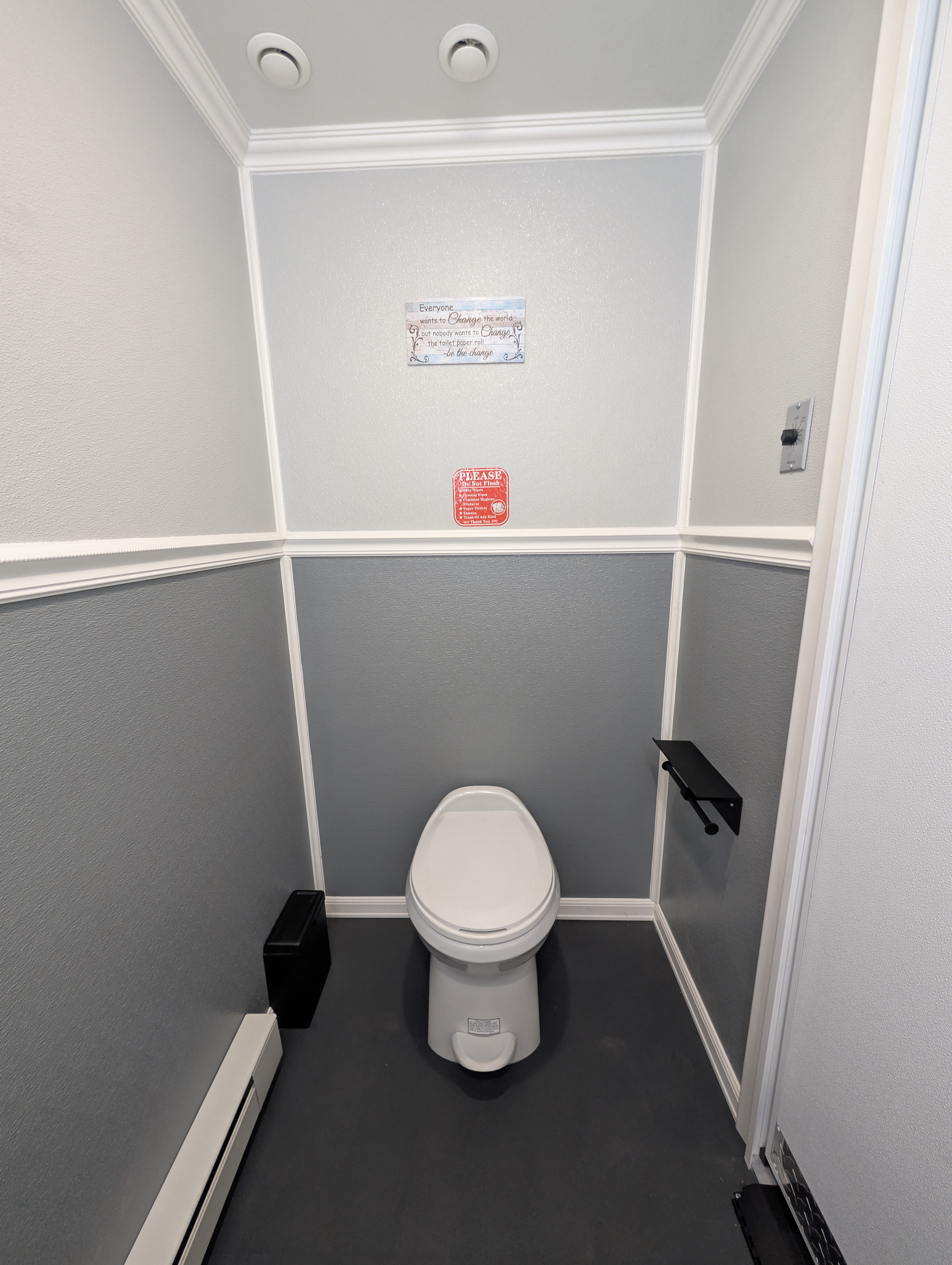 4-Stall Large Compact Luxury Restroom Trailer